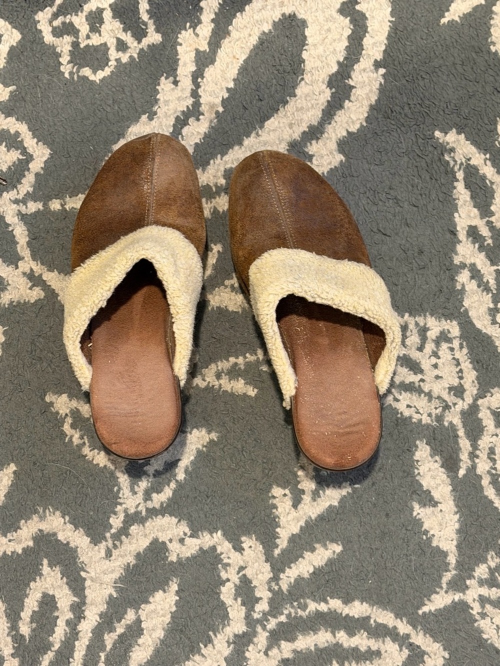 Vintage Y2K Fuzzy Brown Clogs